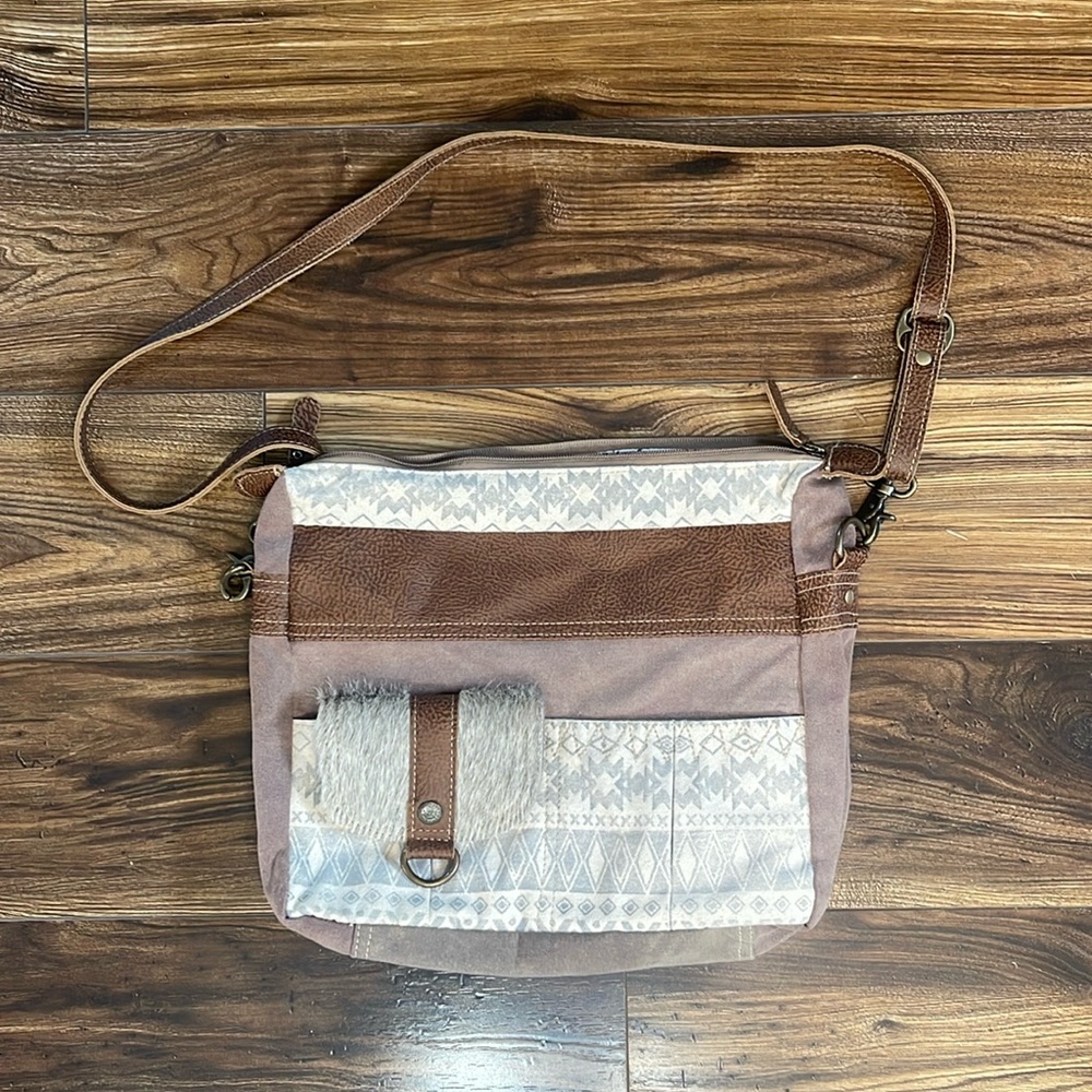 Myra Bag Female Tribe Strip Purse